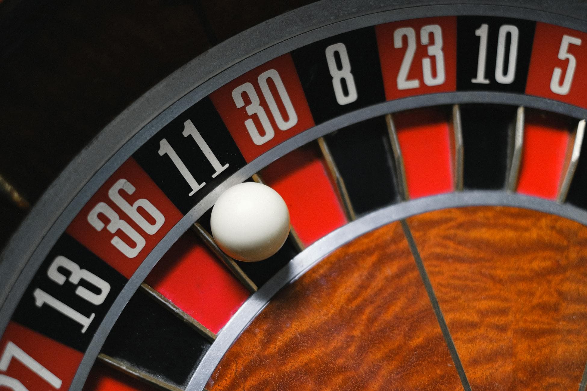 Stake Plinko Probability Explained: Why Middle Slots Show Up More Often editorial image
